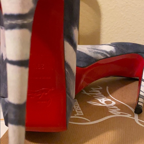 Christian Louboutin Tie Die Pump - Picture 4 of 6